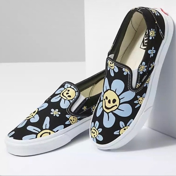 Vans TRIPPY Classic Slip-On Loafer Black w/Blue Smiling Flowers mens size7-13 - Picture 2 of 8